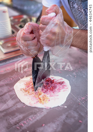 Preparation of ice cream from fruits and milk. 44634745