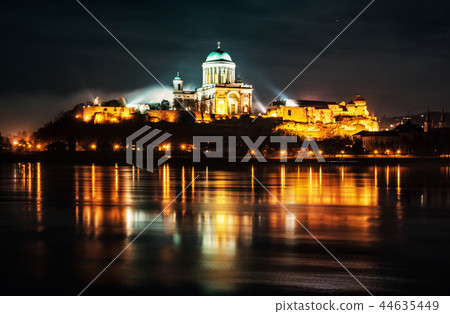 Esztergom basilica in the night, beauty filter Esztergom basilica in the night, beauty filter 44635449