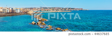 Ortigia coast, Syracuse, Sicily, Italy. 44637685