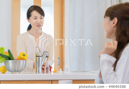 Parents and children talking in the kitchen Parents and children talking in the kitchen 44640386