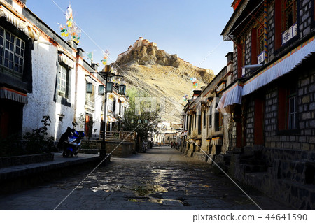 narrow street in the Tibetan city of temples narrow street in the Tibetan city of temples 44641590