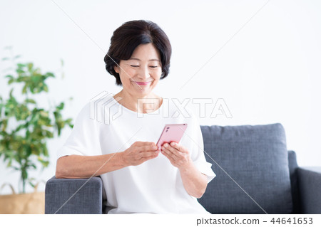 Senior women Senior women 44641653