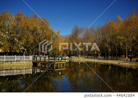 sacred lake in tibet landscape sacred lake in tibet landscape 44642884