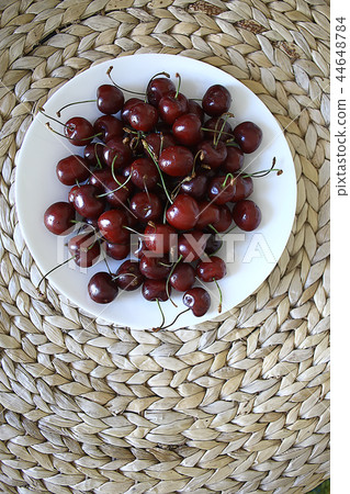 plate with cherry background / beautiful bright background fresh cherry cherries, juicy fruit 44648784