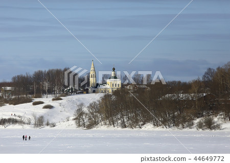 Kalyazin church / panoramic view Orthodox church on the island, russian landscape Kalyazin church / panoramic view Orthodox church on the island, russian landscape 44649772
