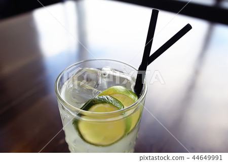 lemonade in glass cafe / fresh lemonade with ice and lime in a glass on a restaurant background lemonade in glass cafe / fresh lemonade with ice and lime in a glass on a restaurant background 44649991