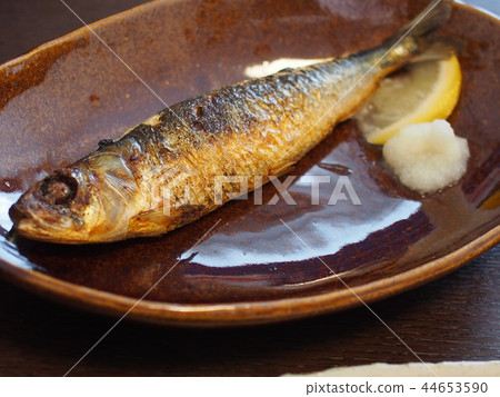 Grilled fish (sardine) 44653590