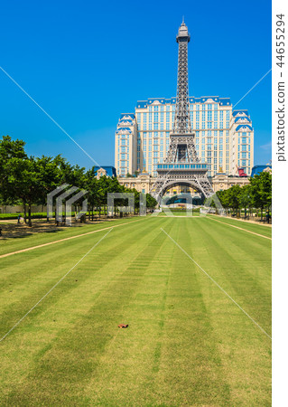 Beautiful eiffel tower landmark of parisian hotel and resort in macau city Beautiful eiffel tower landmark of parisian hotel and resort in macau city 44655294