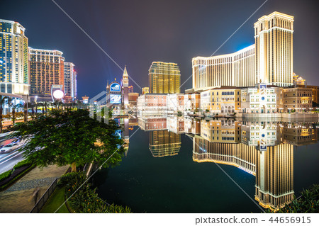 Beautiful architecture building of venetian and other hotel resort and casino Beautiful architecture building of venetian and other hotel resort and casino 44656915