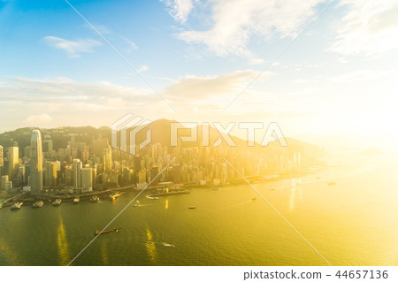 Beautiful colorful sunset in hong kong city skyline Beautiful colorful sunset in hong kong city skyline 44657136