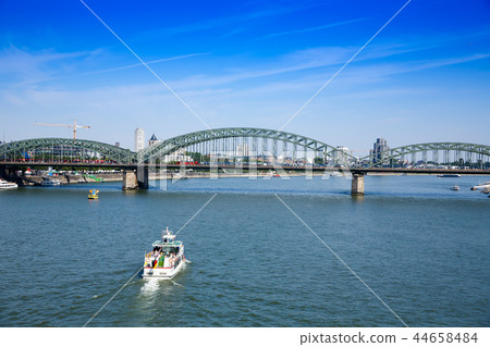 Hohenzollern bridge in Cologne 44658484