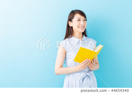 讀一本書的女人 讀一本書的女人 44659340
