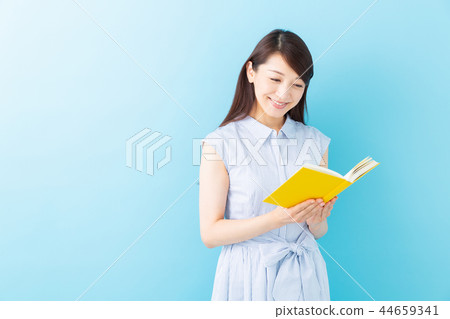 讀一本書的女人 讀一本書的女人 44659341