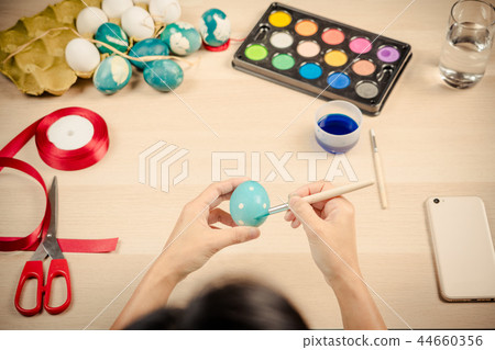 Happy easter, women is painting the easter eggs Happy easter, women is painting the easter eggs 44660356