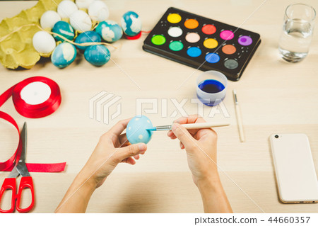 Happy easter, women is painting the easter eggs Happy easter, women is painting the easter eggs 44660357