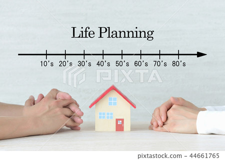 Married couples discussing life planning on housing 44661765
