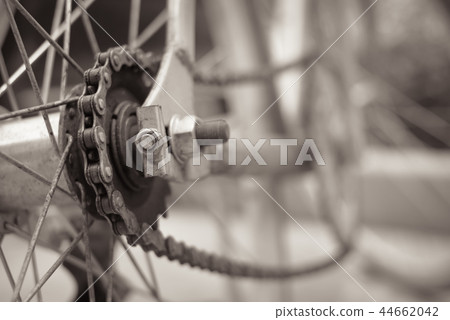 black and white color bicycle rear wheel chain 44662042