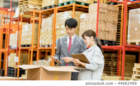 Distribution warehouse worker error 44662499
