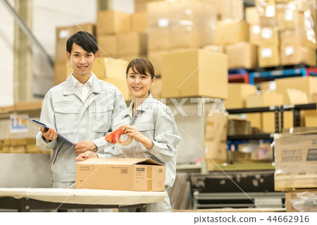 物流倉庫勞動人民包裝工作 物流倉庫勞動人民包裝工作 44662916