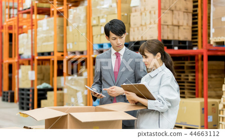 Distribution warehouse worker Distribution warehouse worker 44663112