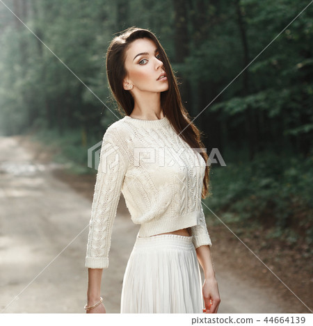 Cute girl posing in a beautiful park Cute girl posing in a beautiful park 44664139