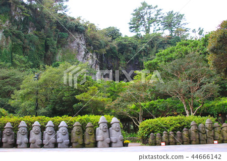 Dolhulbang, Chunjiyeon, Waterfall Dolhulbang, Chunjiyeon, Waterfall 44666142
