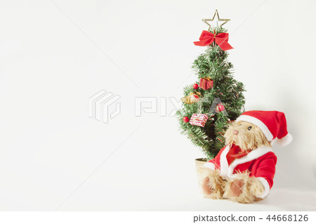 Christmas tree and teddy bear Christmas tree and teddy bear 44668126