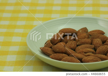Almond Almond 44668655