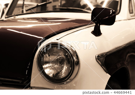 fragment of white-and-red vintage car 44669441