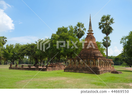 Wat Sorasak temple in Sukhothai, Thailand. 44669550