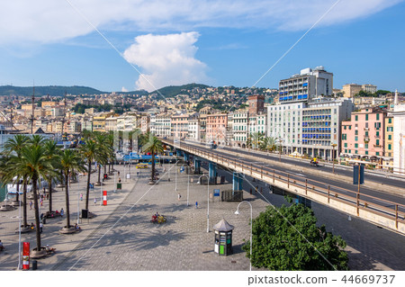 Promenade near Porto Antico with highway nearby Promenade near Porto Antico with highway nearby 44669737