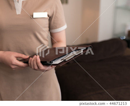 埃斯特 44671213
