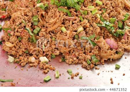 Thai Spicy minced meat salad 44671352
