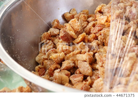 fried crispy pork skin fried crispy pork skin 44671375
