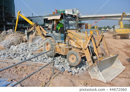 Concrete hacking machine 44672060