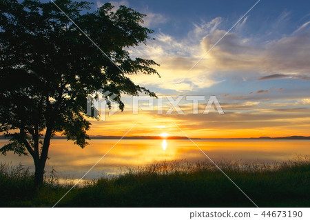 Sunset view of Lake Hamachabuta 44673190