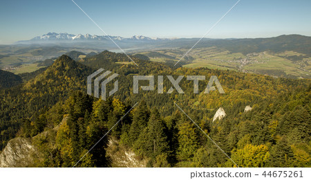 Panoramia of Tatra Mountains from Pieniny 44675261