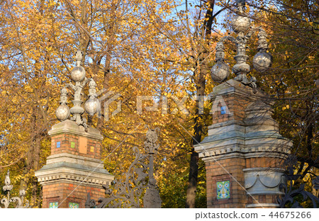 Lanterns at the entrance to Mikhailovsky Garden. Lanterns at the entrance to Mikhailovsky Garden. 44675266