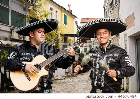 Mexican musicians mariachi  44676484
