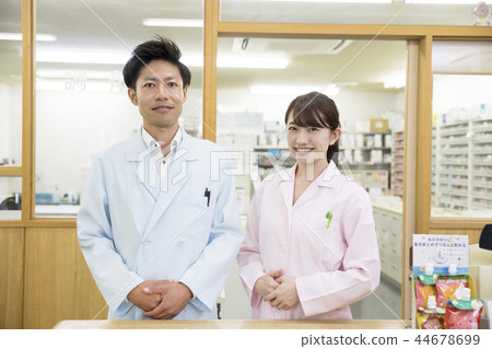 Dispensing pharmacy pharmacist men and women 44678699