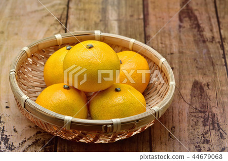 很早出生的橘子 很早出生的橘子 44679068