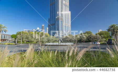 Fountains near main entrance to the tallest skyscraper timelapse, Dubai 44682738
