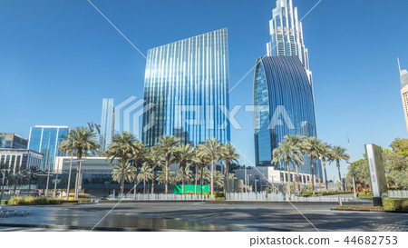 Fountains near main entrance to the tallest skyscraper timelapse, Dubai 44682753