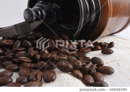 Bean and crusher Bean and crusher 44688394