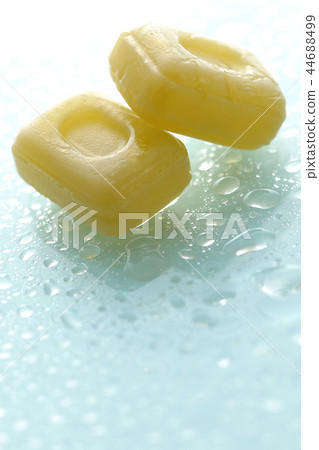 Care of the throat ~ throat ~ 44688499