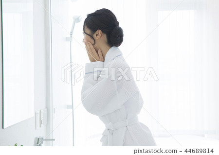 Beauty image 44689814