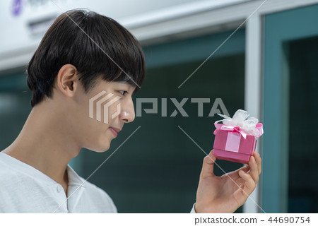 Male student, date, wait, subway station 44690754
