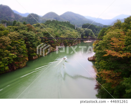 鬼怒川河在秋天 鬼怒川河在秋天 44691261