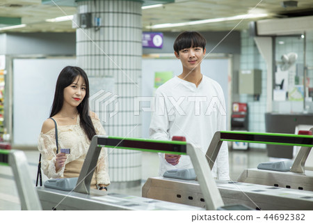 夫婦,地鐵,約會 夫婦,地鐵,約會 44692382