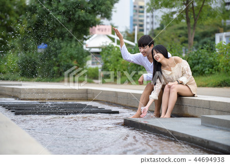 20s Couple, Hangang Dating 44694938